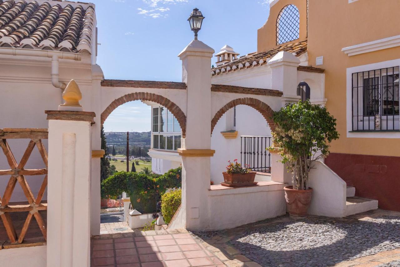 Sanders Golf - Lovely Two-Bedroom Apartment With Shared Pool ミハス エクステリア 写真